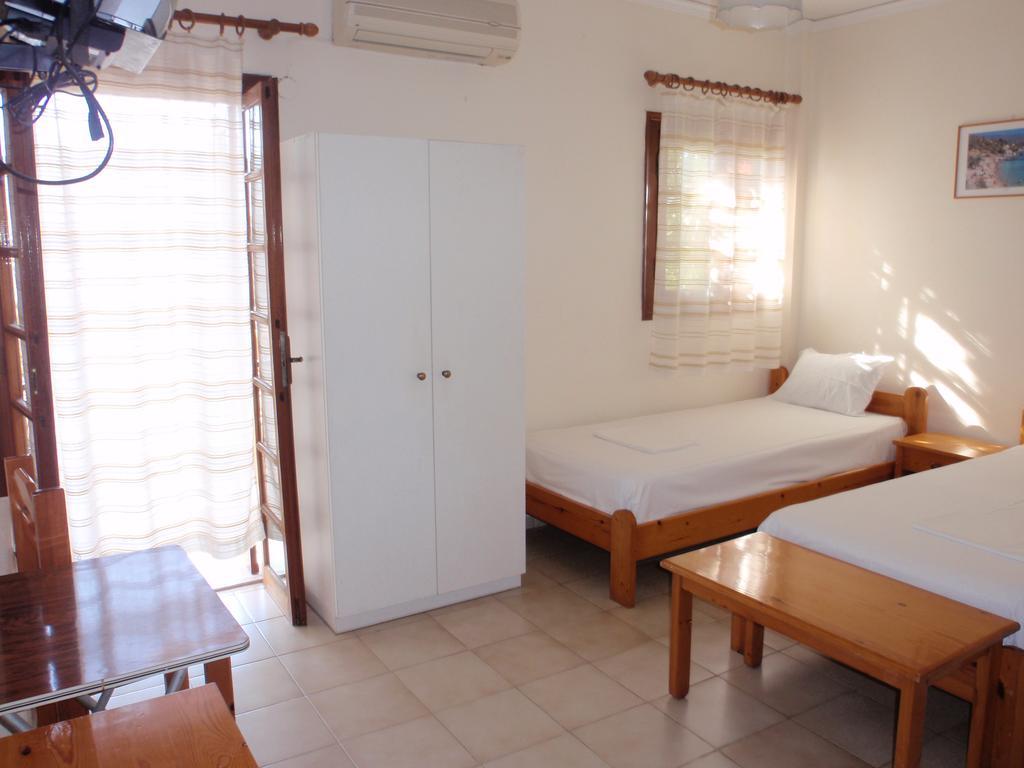 Vazakas Rooms Митилини Экстерьер фото